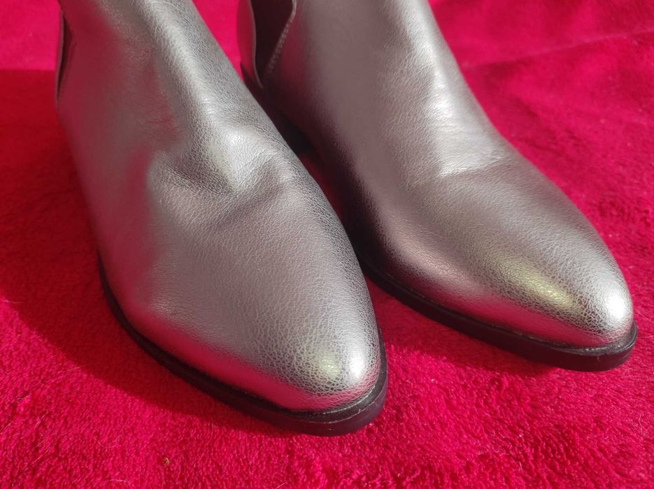 Черевики козаки жіночі на низьких підборах primark 5р (38) срібного