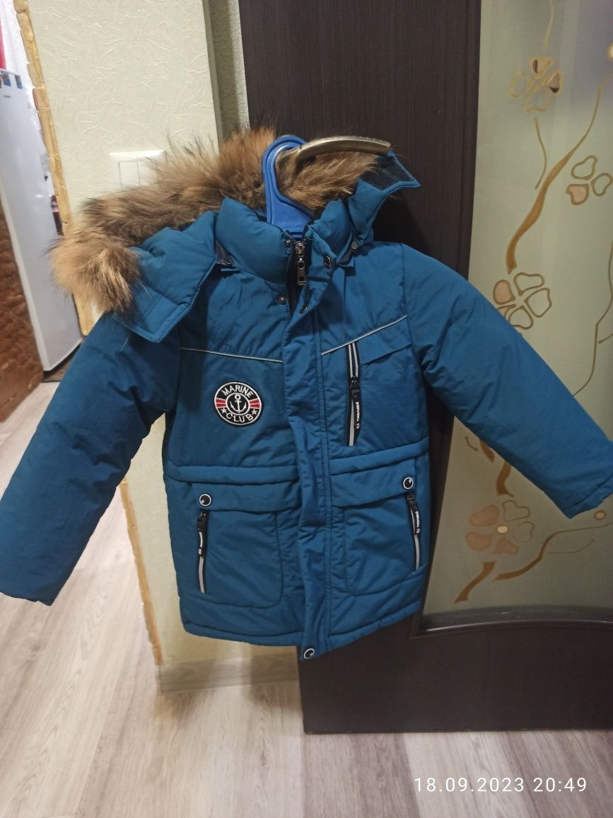 Продам зимову куртку дитячу