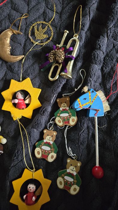 Zawieszki świąteczne różne.