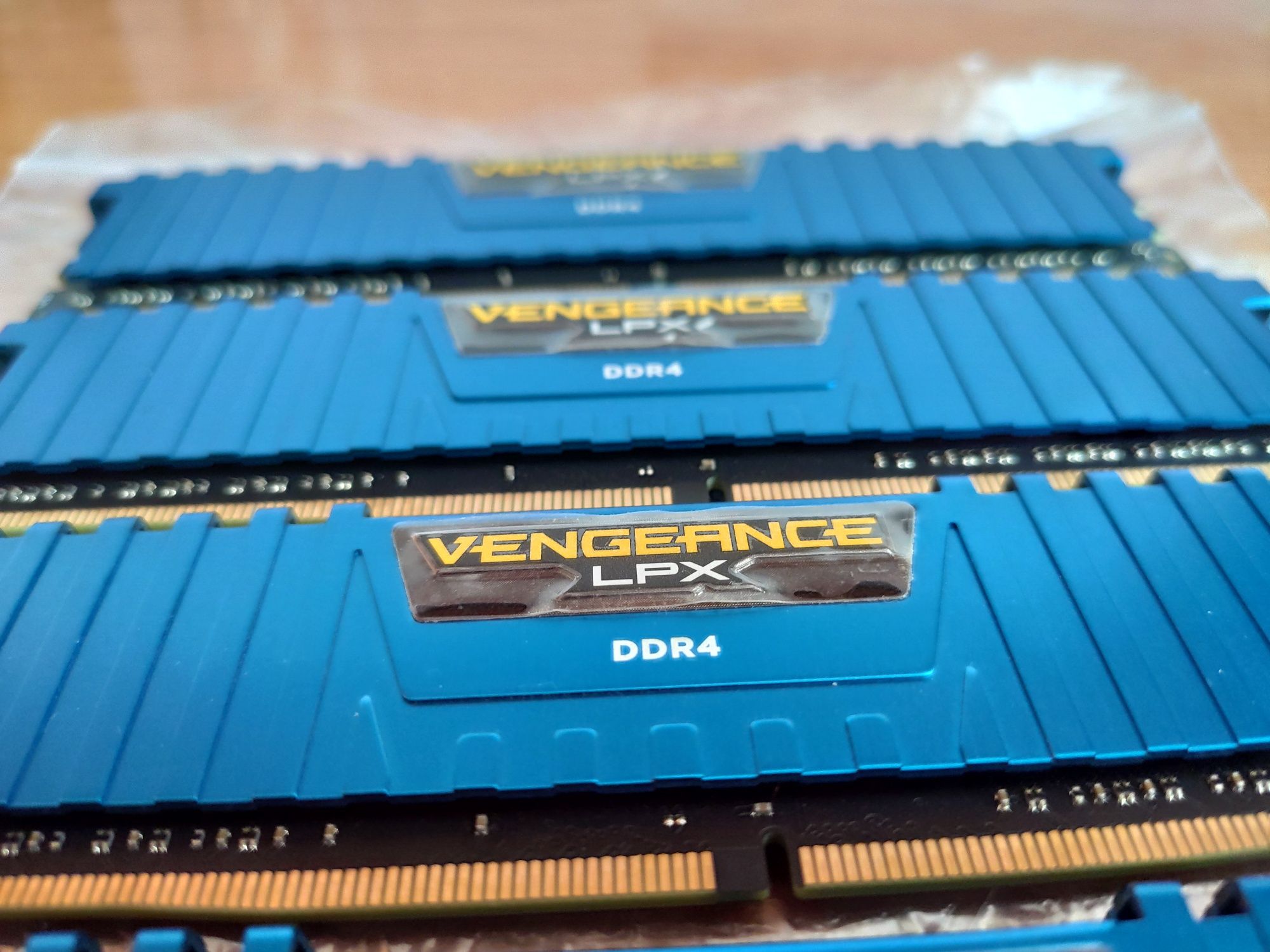 Pamięć RAM Corsair Vengeance LPX RAM DDR4 4x4GB 16GB 2400MHz CL14