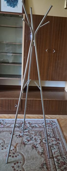 Wieszak stojący - IKEA EKRAR cena 150 zł 

OPIS:

Wieszak stojący prod