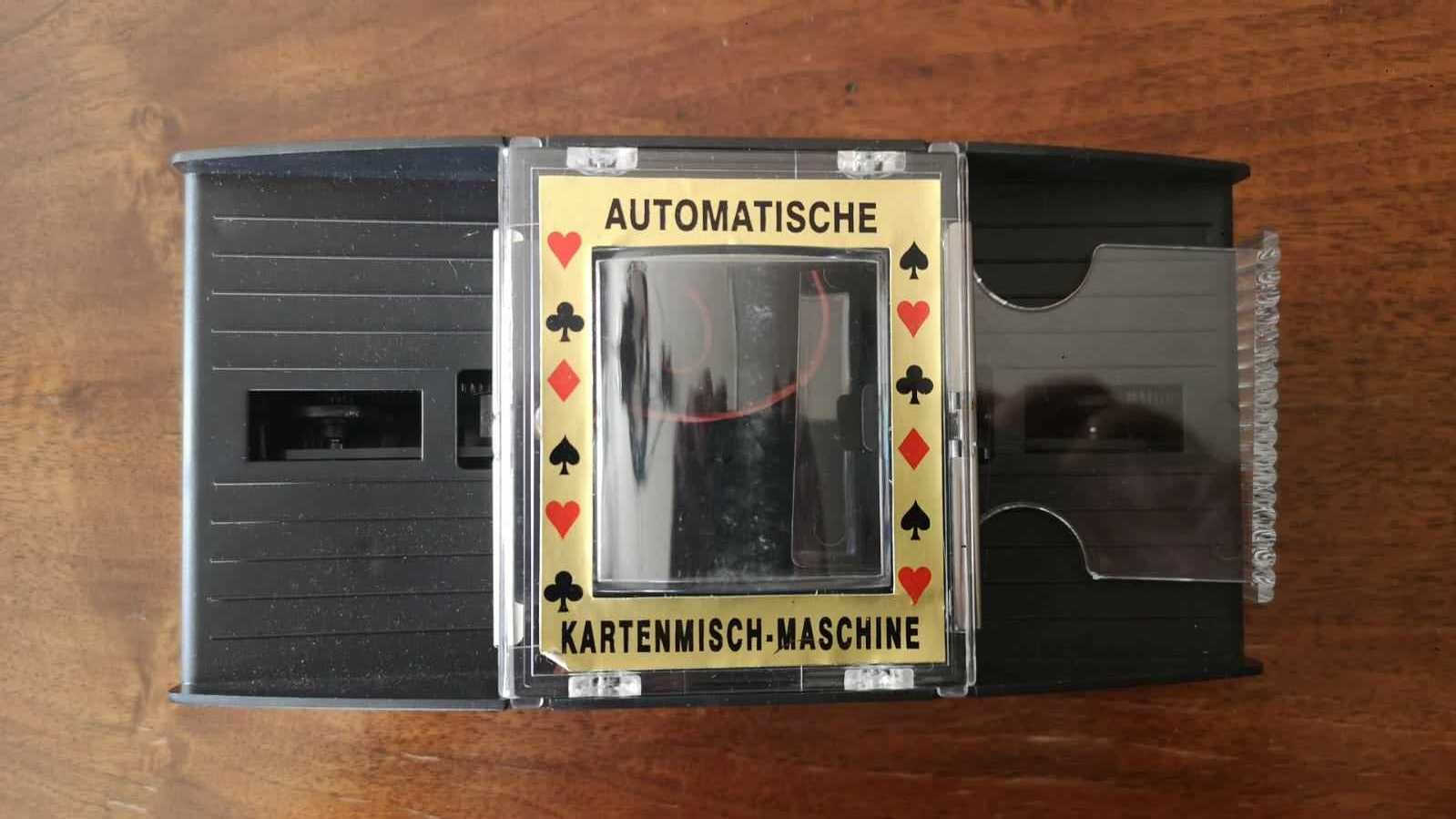 Automatyczna maszyna / maszynka do tasowania kart