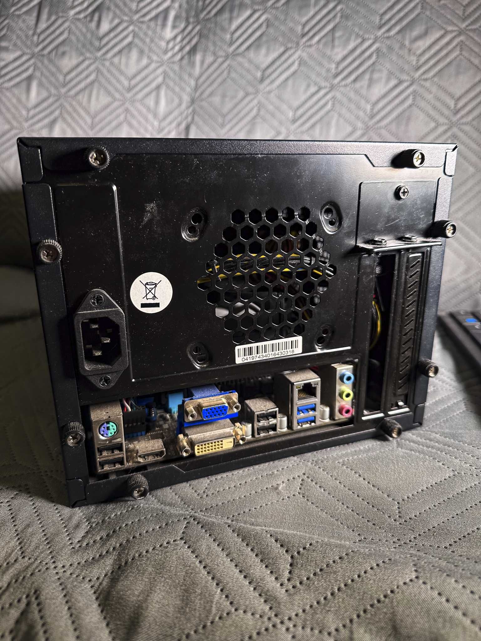 Serwer NAS Sharkoon + plyta główna ASUS P8H61-I DDR3 Mini ITX