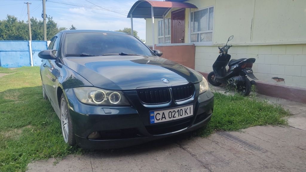 BMW E90 2.0 Автомат . Повна комплектація