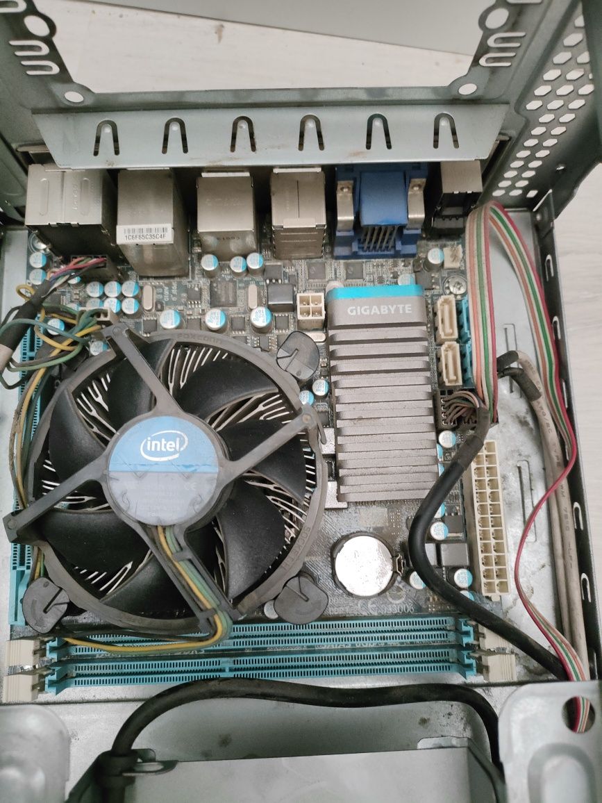 Płyta główna Gigabyte H67N-USB3-B3 z procesorem, obudowa gratis