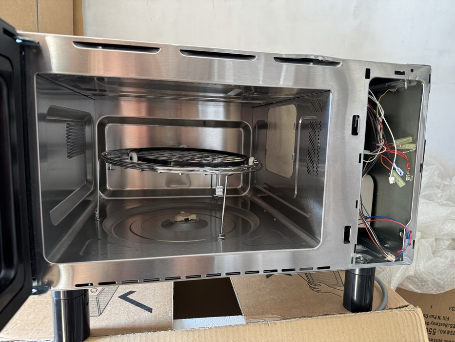 Kuchenka mikrofalowa Electrolux KMFD264TEX uszkodzona