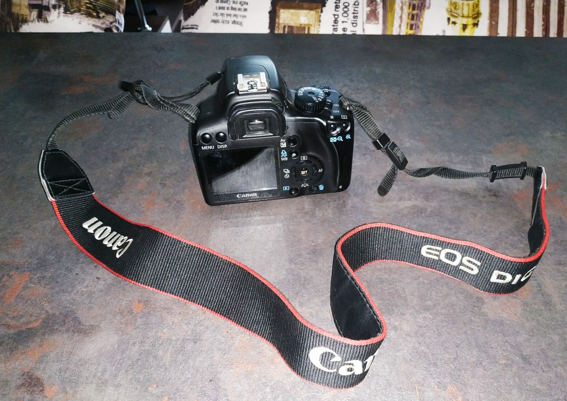 Фотоапарат Canon EOS 1000D kit (18-55 mm) + чохол в подарунок