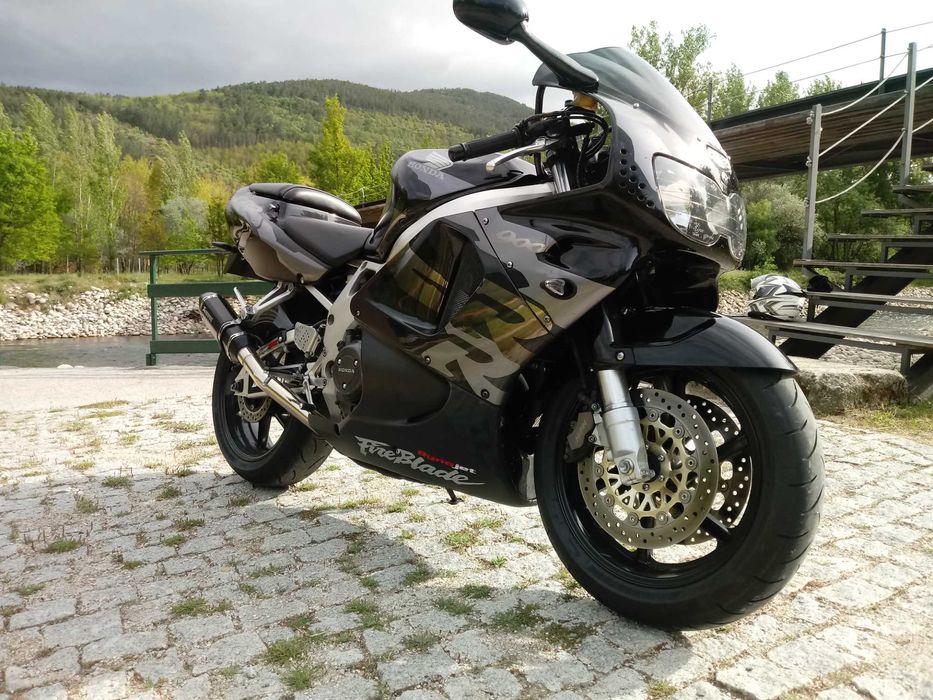 Honda CBR 900rr em bom estado
