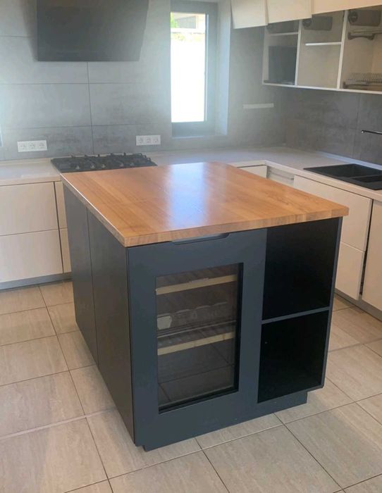 Продаємо меблі у кухню