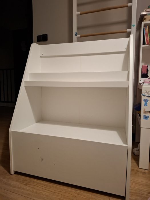 Mały regał, biblioteczka dziecięca Ikea