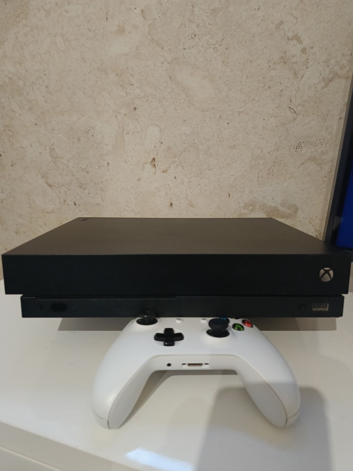Xbox one X 1TB muito bem conservado