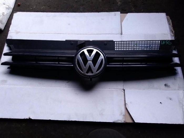 GRILL,atrapa vw golf 4 ,,LB5N ,LY3D