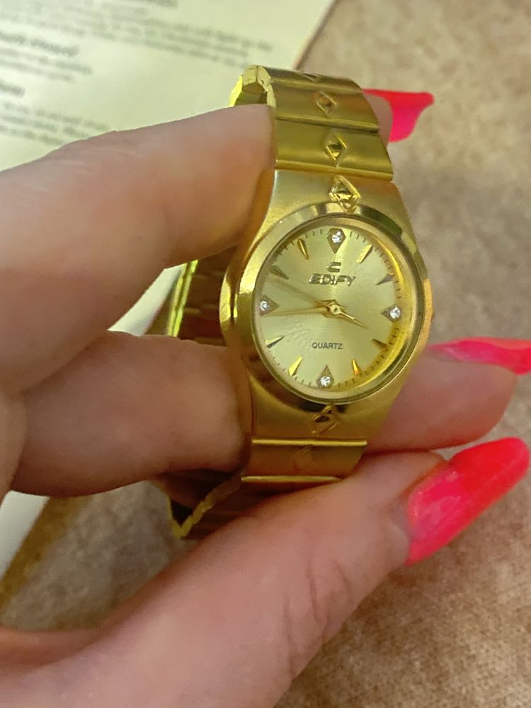 часы наручные металлические женские золото