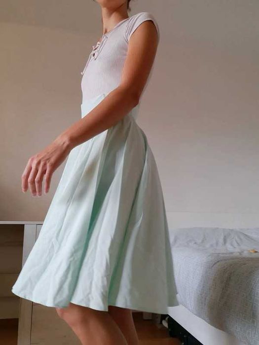 Spódnica rozkloszowana miętowa XS piękna klasyczna elegancka