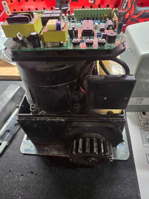 Napęd bramy przesuwnej – Automat Elektrobim KSE380 – Do 2000 kg