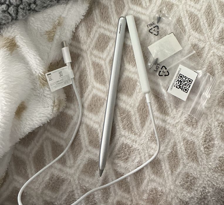 Huawei Matepad com uma capa e caneta huawei incluída