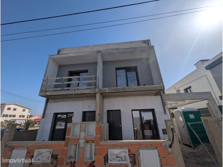 2 Moradias T4 de Elegância Contemporânea em Redondos, Fernão Ferro