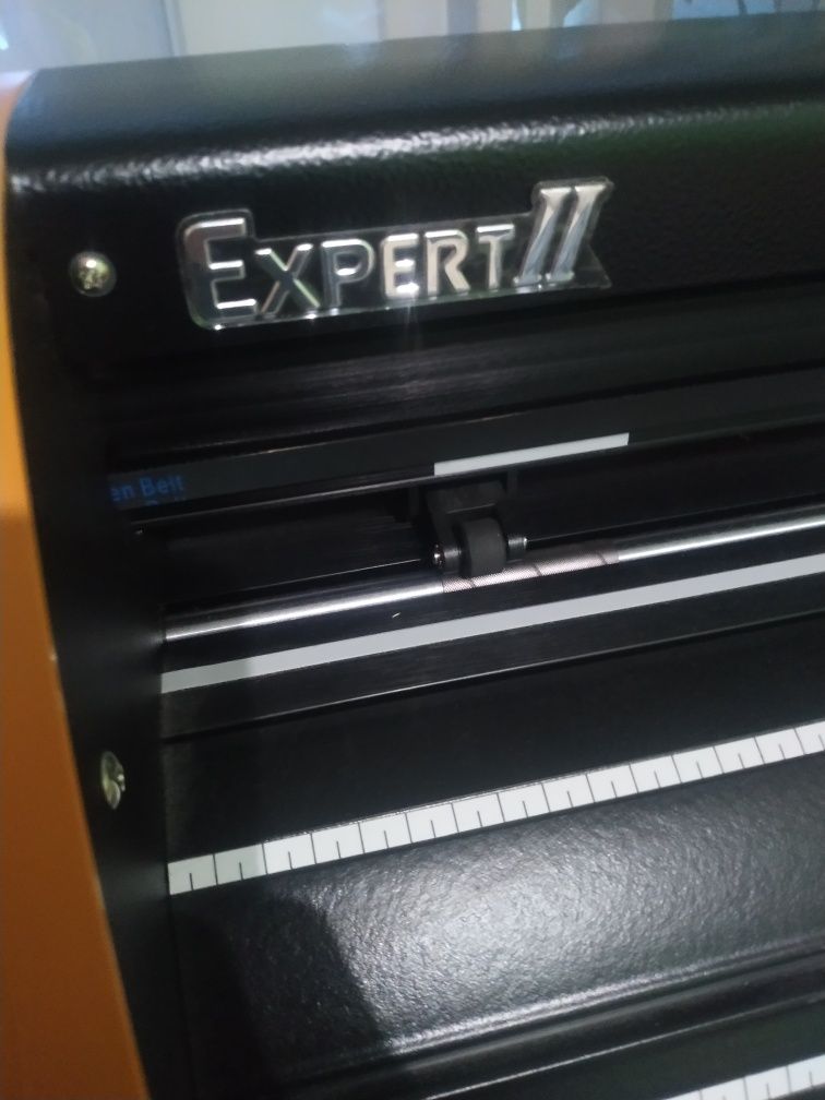 Ріжучий плотер GCC Expert II