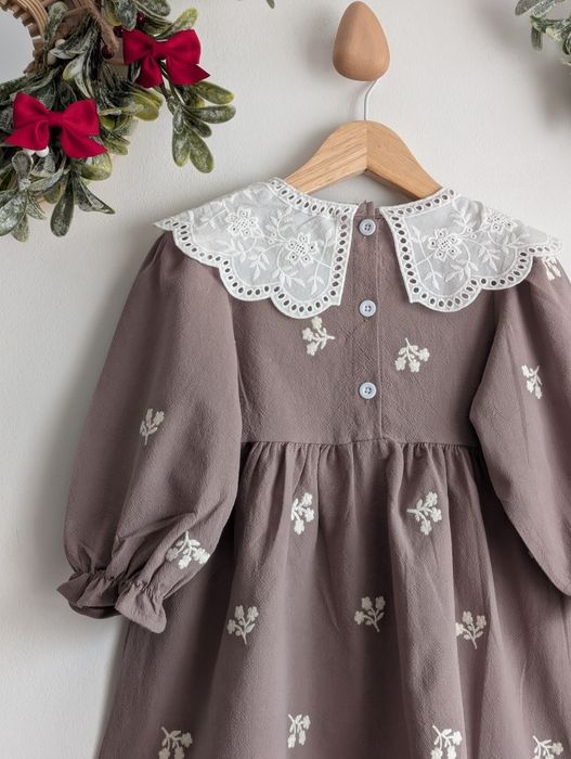 Brązowa sukienka 98 ażurowy kołnierzyk boho świąteczna vintage