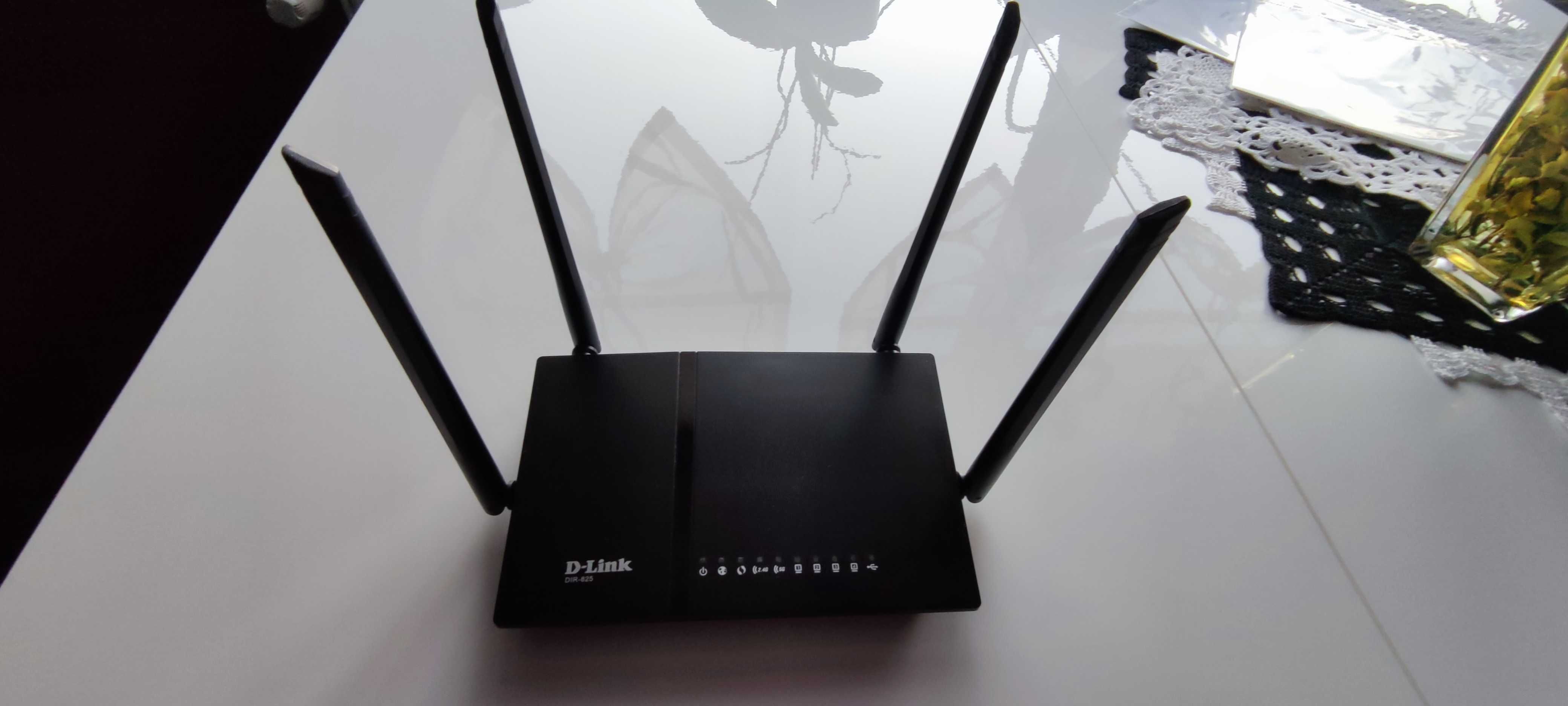 Router D- Link DIR- 825