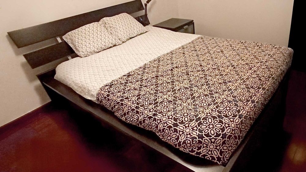 Cama de Casal Ikea Hopen + Mesa de Cabeceira