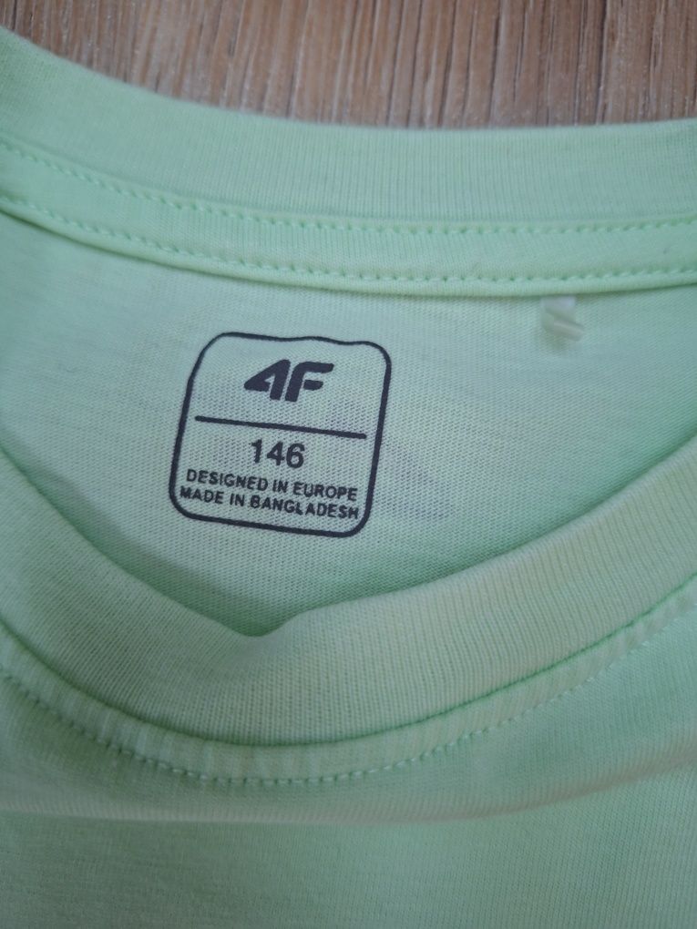 T-shirt 4F rozm. 146