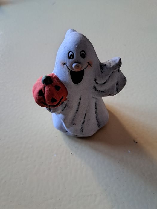 Figurki duszków na Halloween
