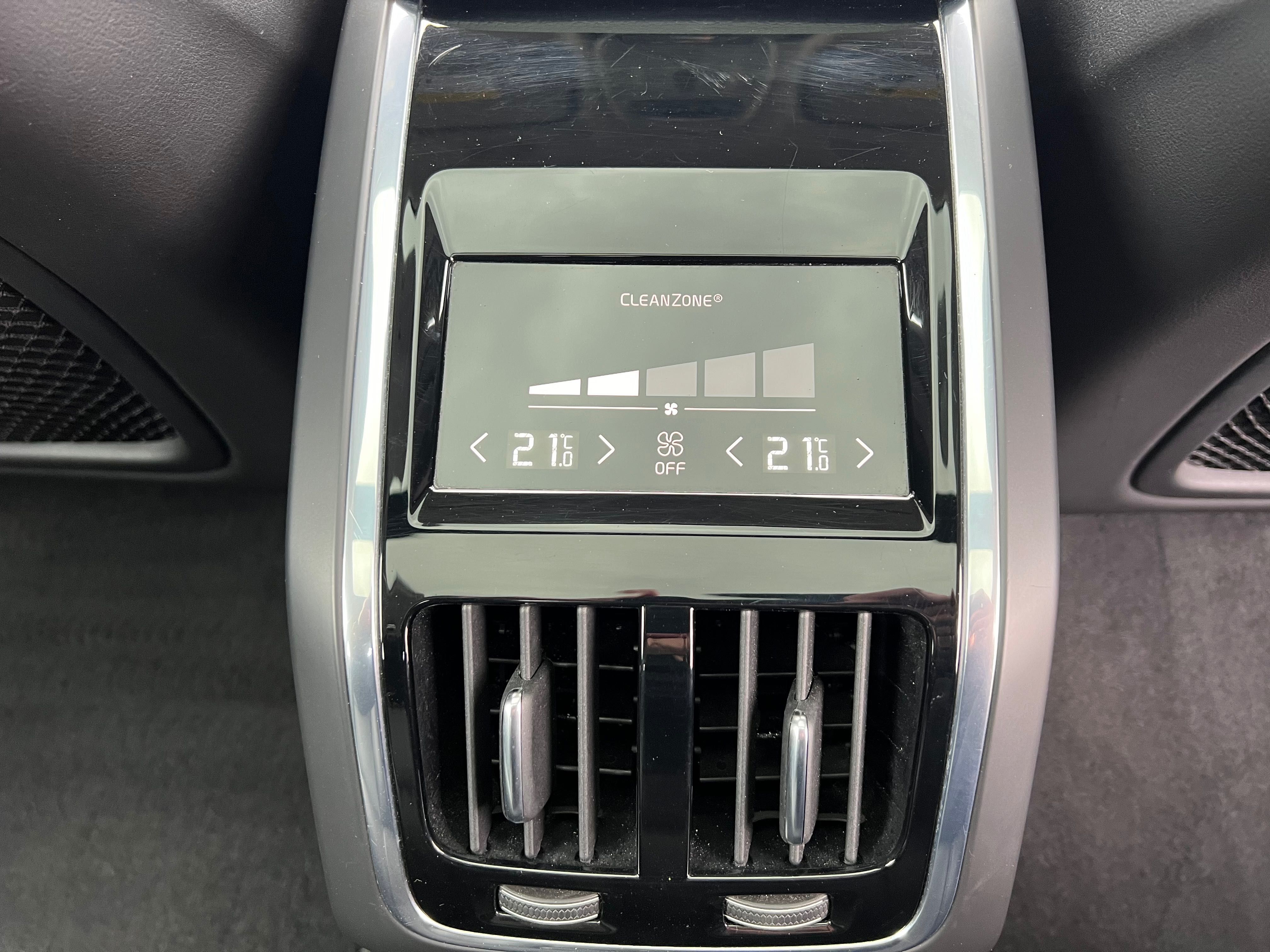 Volvo S90 Momentum Pro