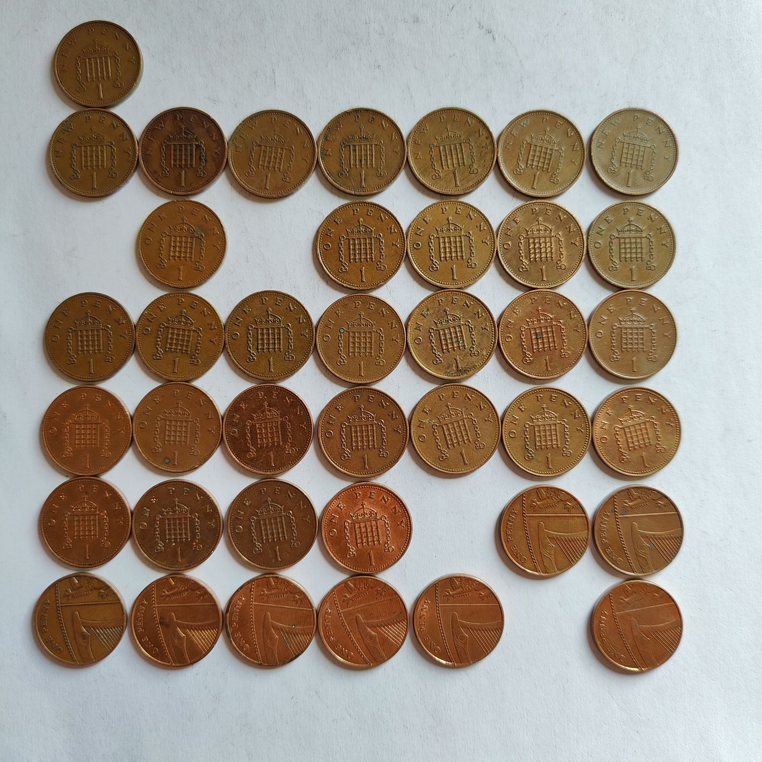 39 монет 1 пенні Великобританії різних років