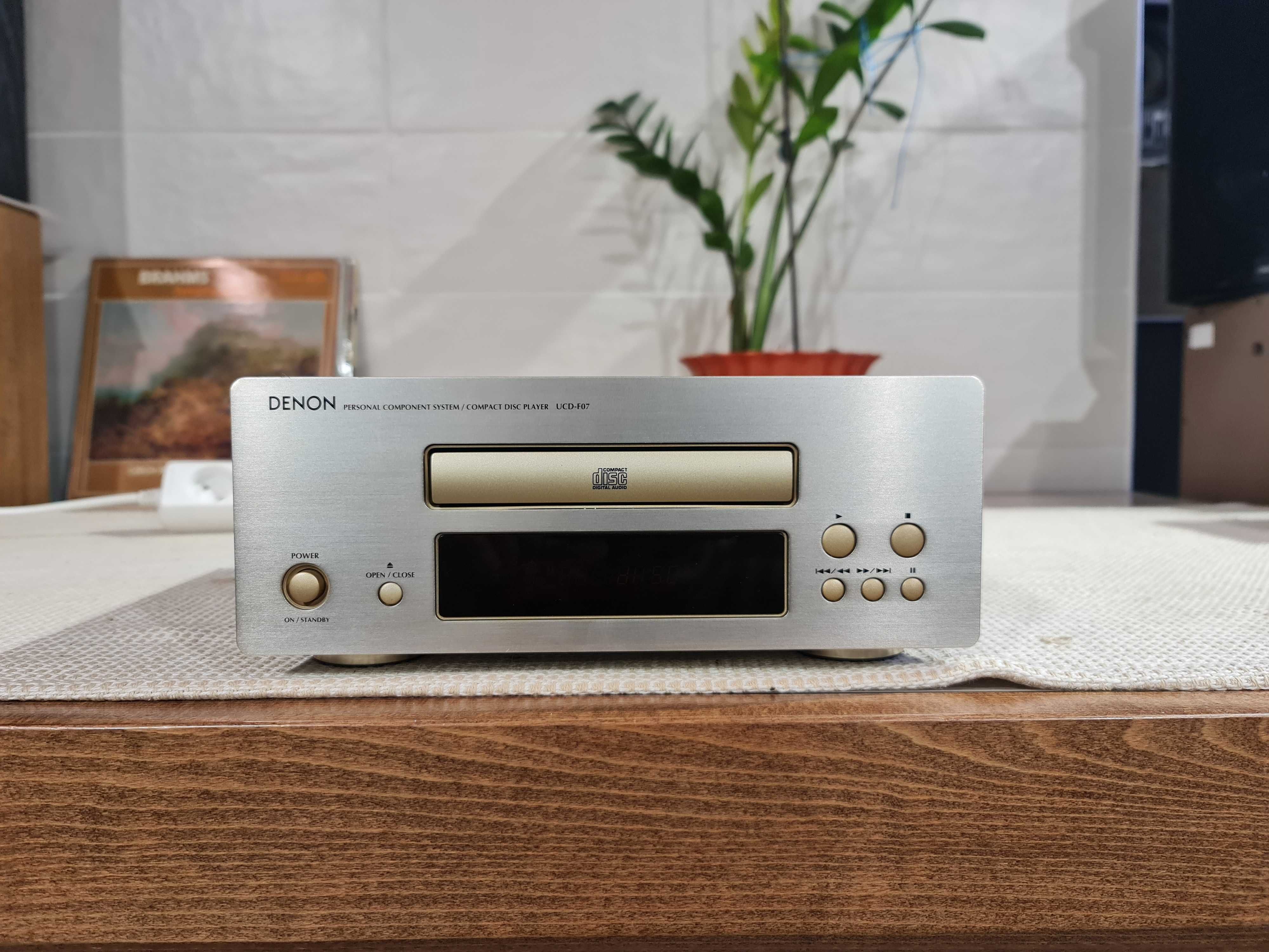 Програвач дисків Denon UCD-F07
