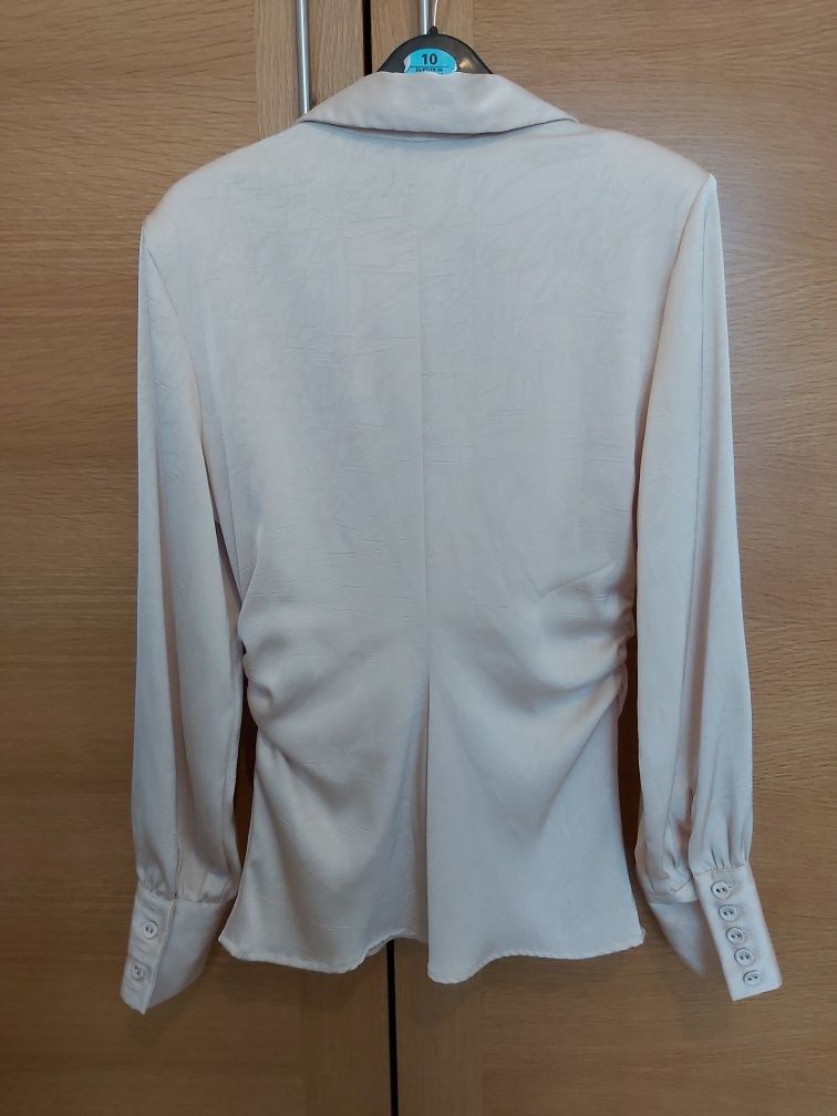 Blusa acetinada Zara