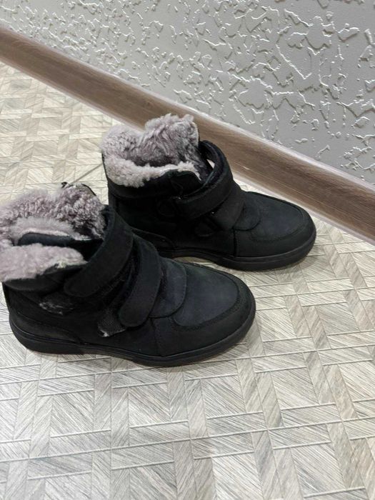 Зимові спортивні черевики Theo Leo чорного кольору