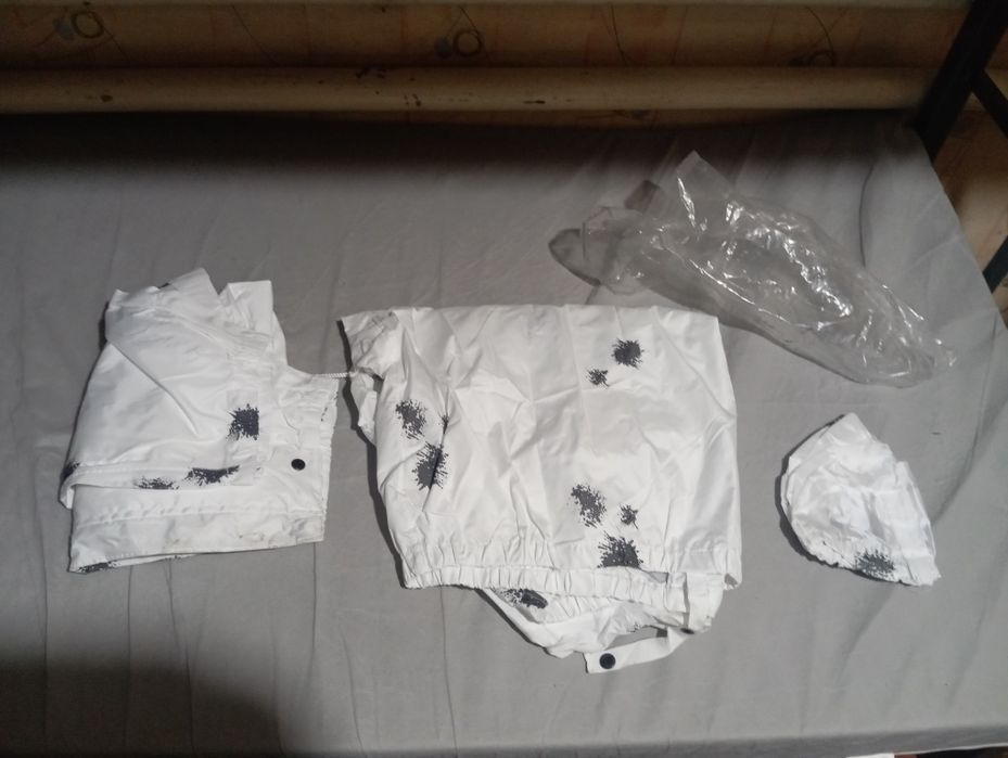 Маскувальний зимній костюм