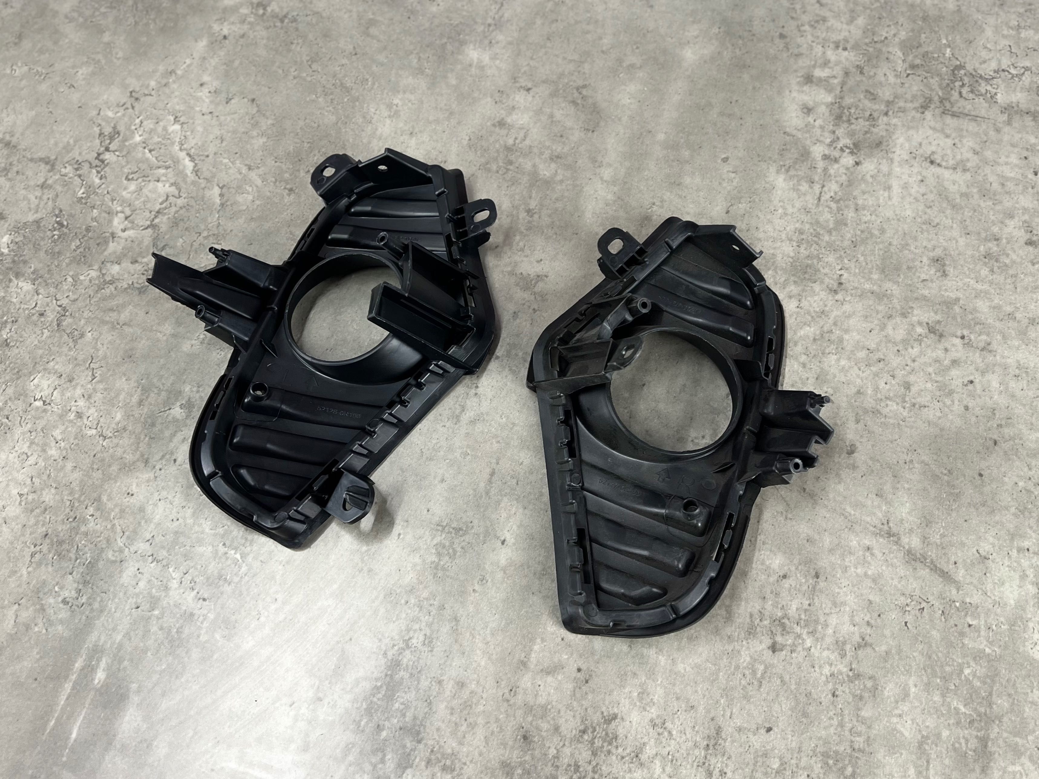Решітка в бампер - TOYOTA RAV 4 ( XA50 ) 52128-42190 / 52127-42190