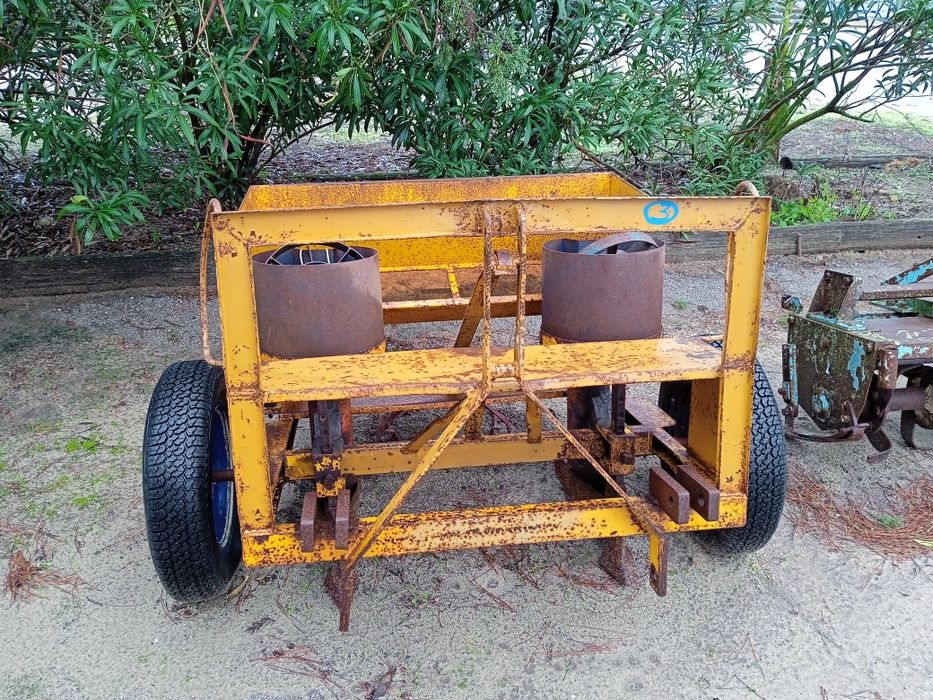 Vende-se semeador de batata