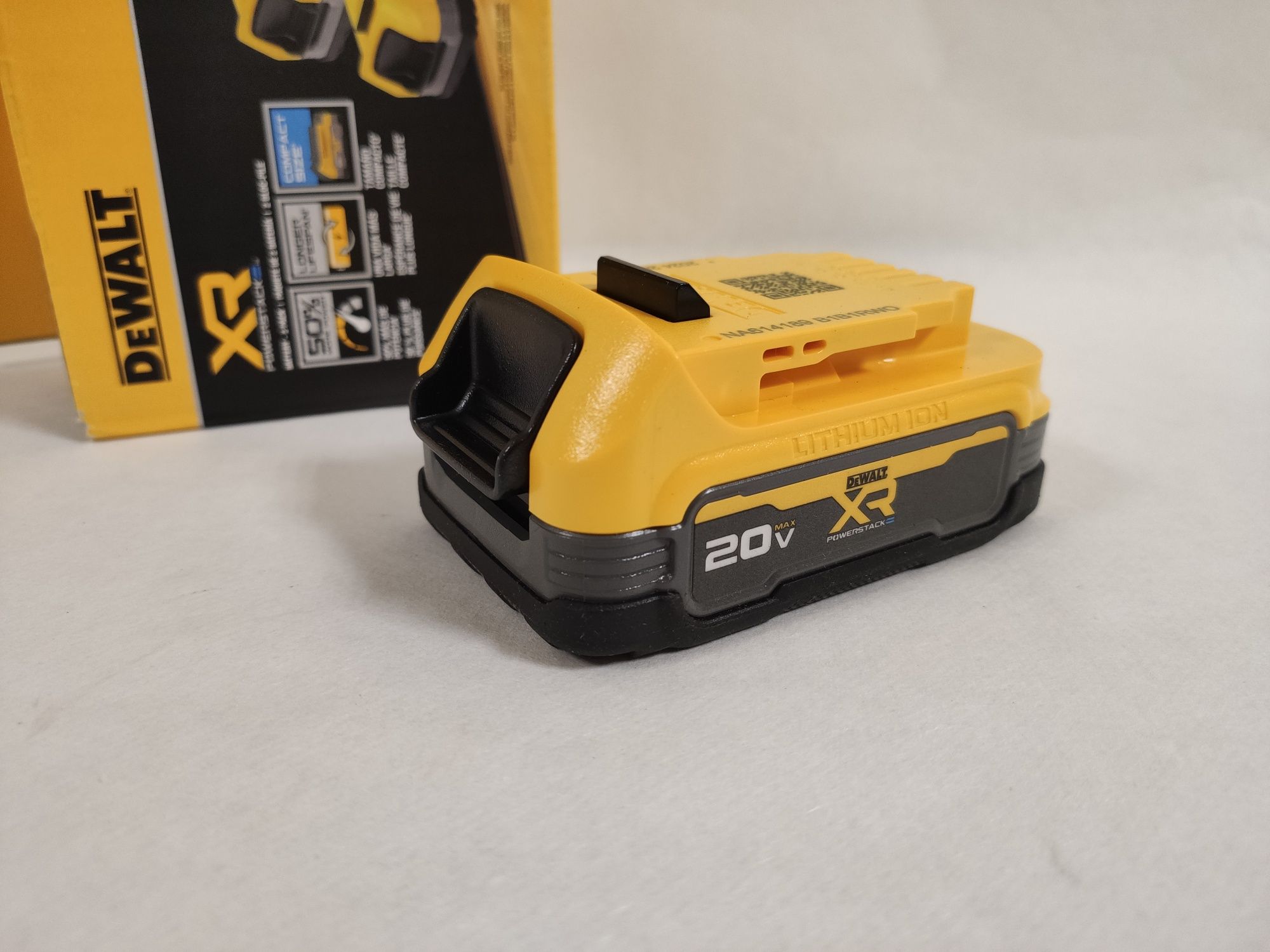 Оригінальна акумуляторна батарея DeWALT DCBP034 20V POWERSTACK 1.7Ah