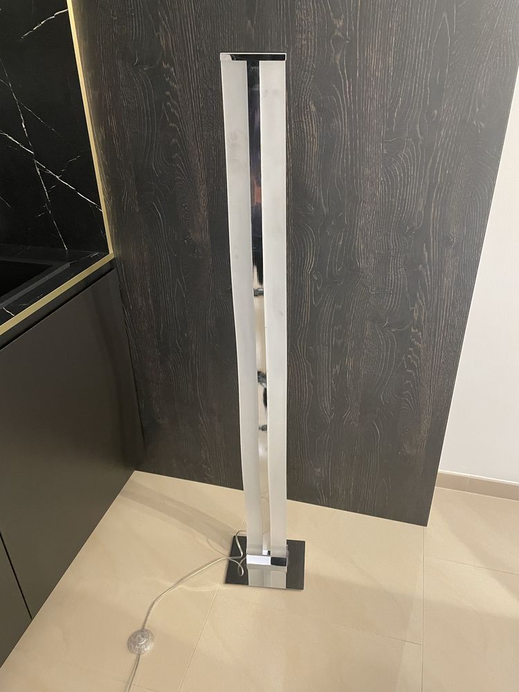 Lampa LED szklana stojąca