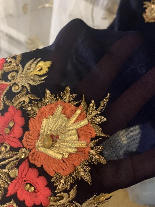 Сукня шовкова з вишивкою і камінчиками