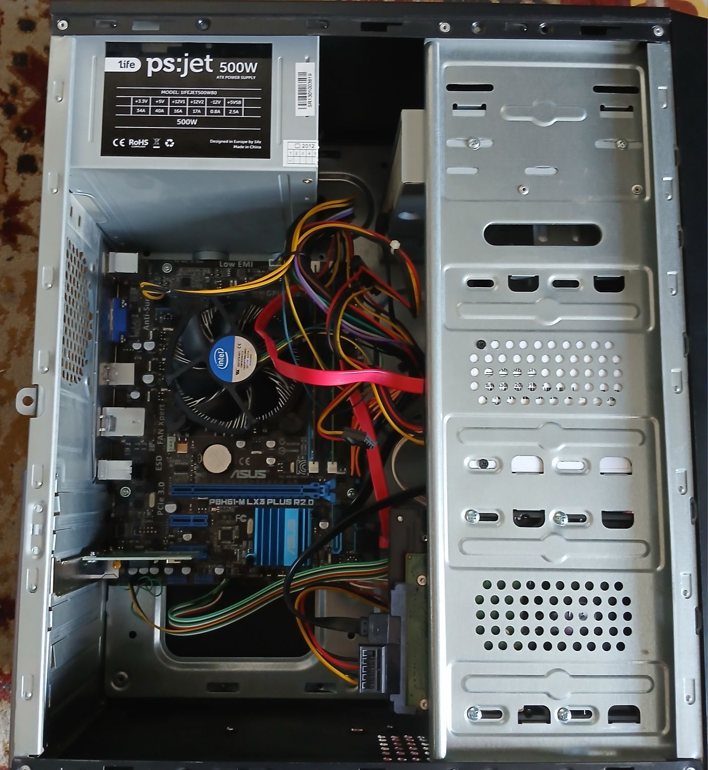 Monitor e colunas mais torre ( ler o anúncio bem )