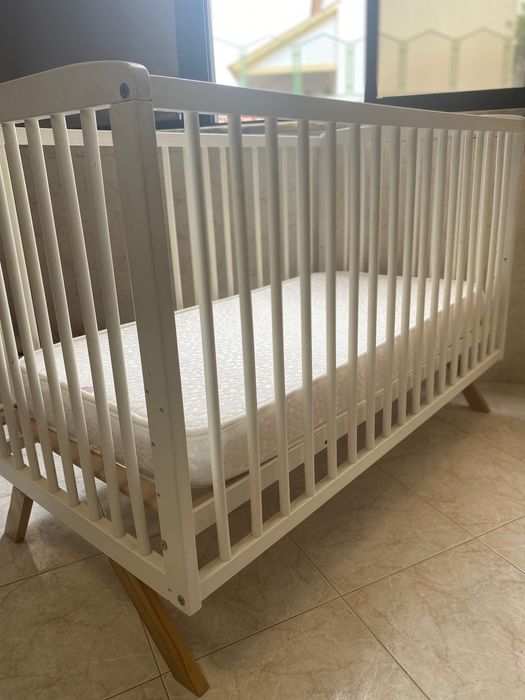 Berço braço com madeira