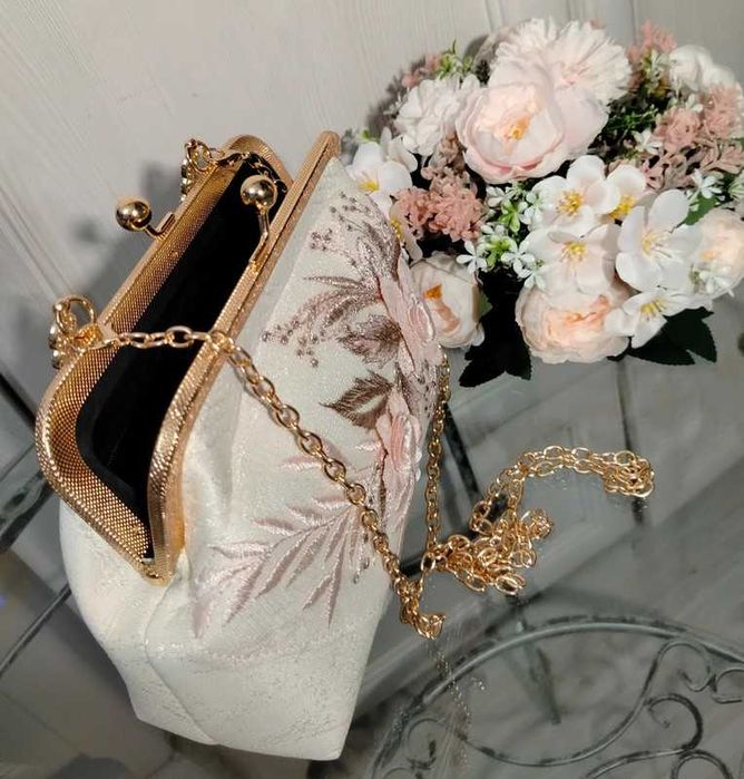 torebka wizytowa kuferek vintage lolita haftowana lolita ślub wesele