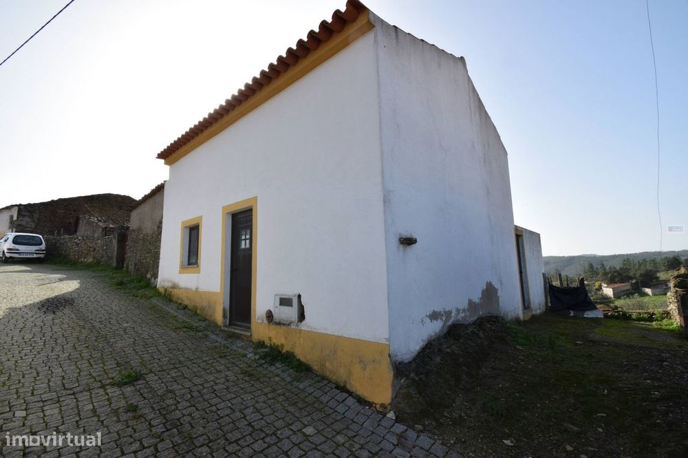 Moradia p/ Recuperar - Vila Ruivas