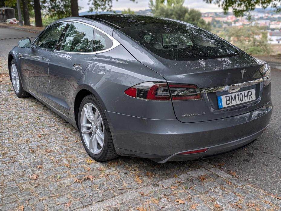Tesla Model S 85