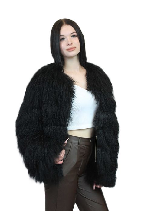 Czarna kurtka z futra lamy – nowoczesna elegancja w luksusowym wydaniu