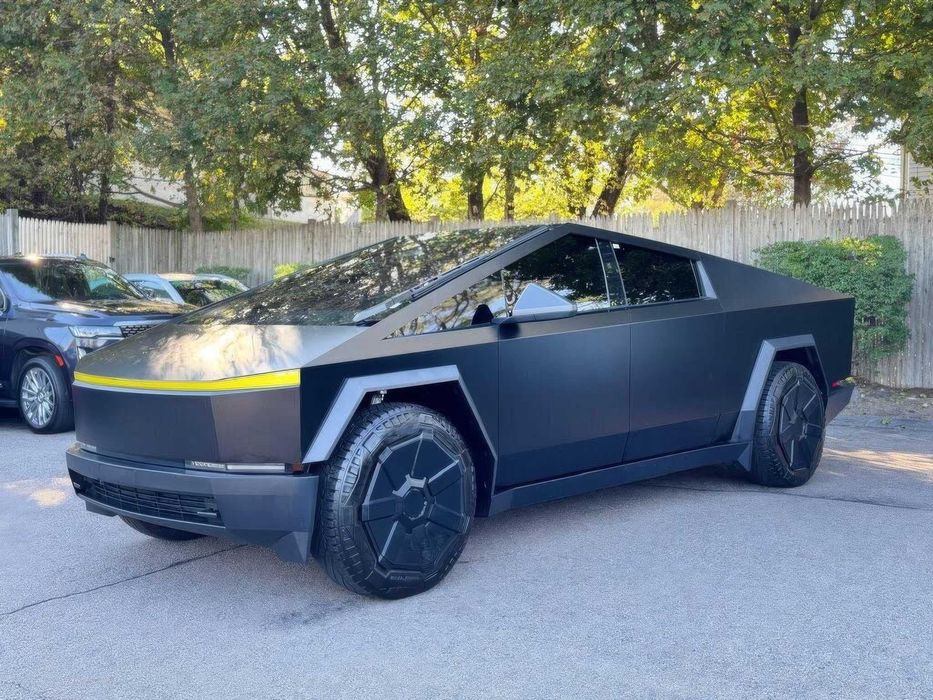 Tesla Cybertruck Cyberbeast Crew Cab      2024