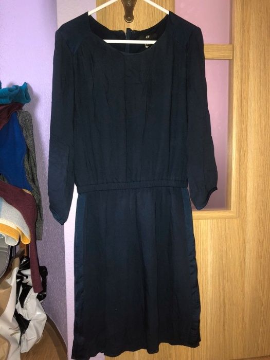 Granatowa sukienka z dlugim rekawem, z tylu zamek, H&M