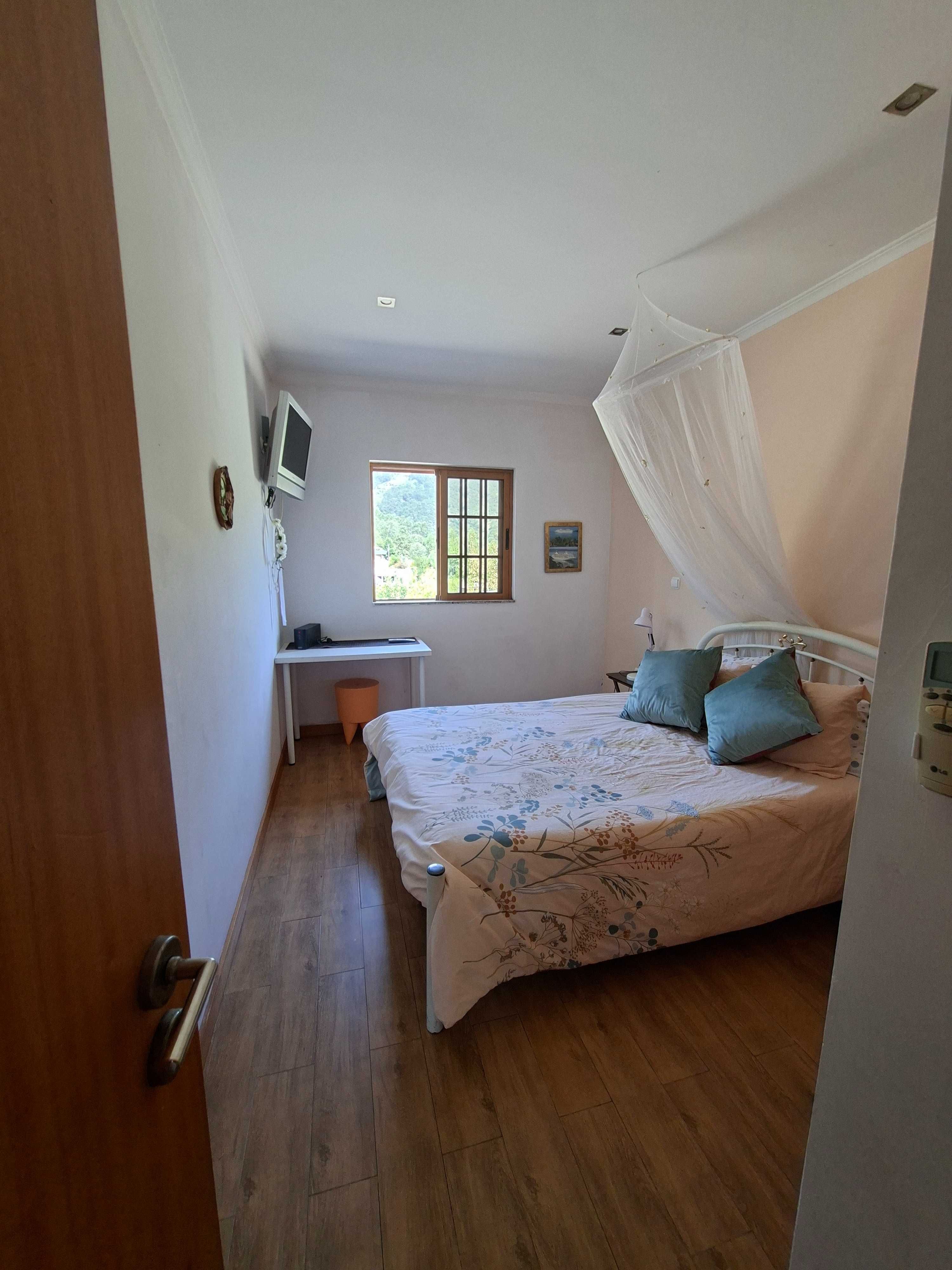 Arrenda-se Casa em local tranquilo, com natureza e conforto