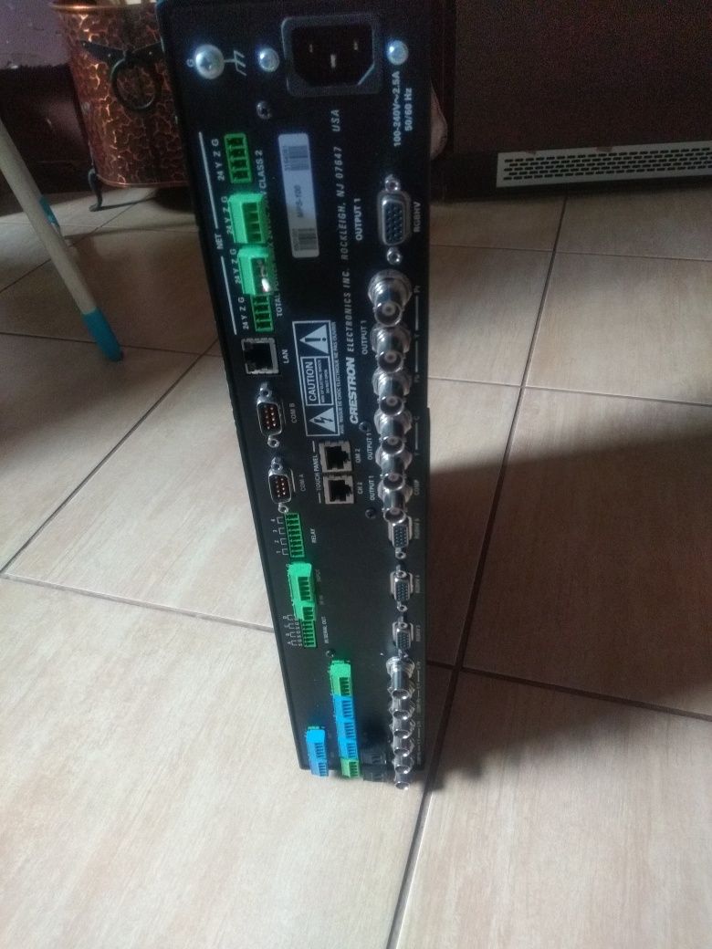Crestron MPS-100, multimedialny system prezentacji