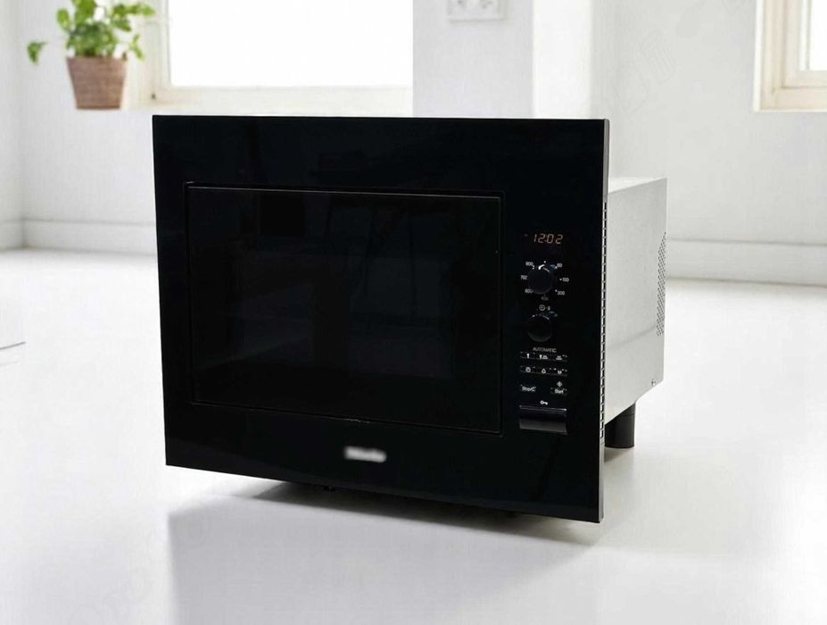Чорна мікрохвильова піч Miele M 8260-2