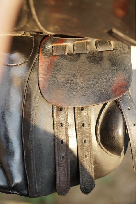 Сідло на коня Седло на лошадь